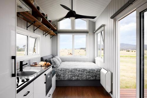. Hounds Run Tiny House - Grampians Vineyard Stay