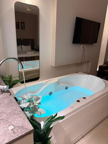 Jacuzzi room gurgaon - image 5