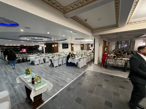 Restaurant, White Rose Hotel & Restaurant - Leeds in Leeds Suburbs
