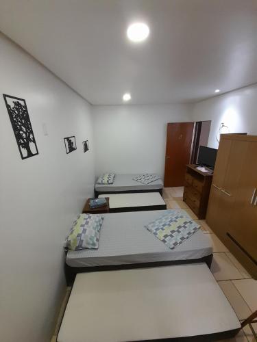 2 twin beds