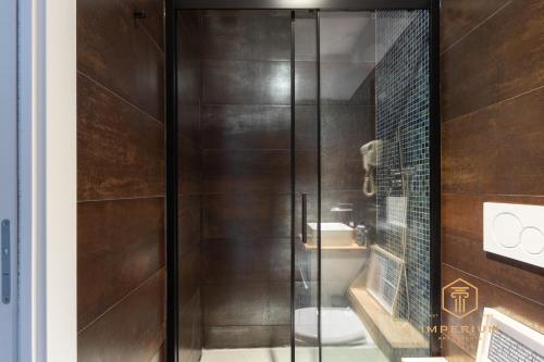 Imperium Vittorio Central Guesthouse - 4 BDR, City Center, 100mt to train station, pvt bathrooms, A-C 2