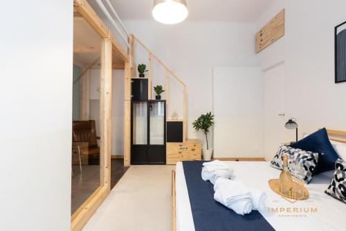 Imperium Vittorio Central Guesthouse - 4 BDR, City Center, 100mt to train station, pvt bathrooms, A-C, Roma (foto 8)
