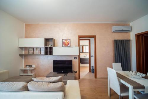 Senna Apartment - Near Ferrari & Maranello - Self check in H24 - 6 Sleeps in ฟิออราโน โมเดเนเซ