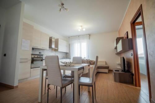 Senna Apartment - Near Ferrari & Maranello - Self check in H24 - 6 Sleeps in ฟิออราโน โมเดเนเซ