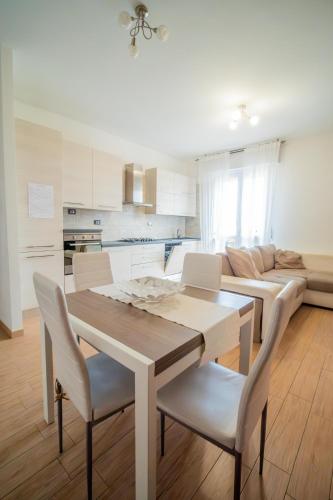 Senna Apartment - Near Ferrari & Maranello - Self check in H24 - 6 Sleeps in ฟิออราโน โมเดเนเซ