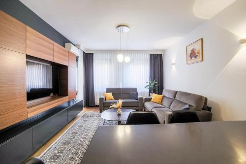 Old Town Prestige 2BDR apartment with Garage and Balcony