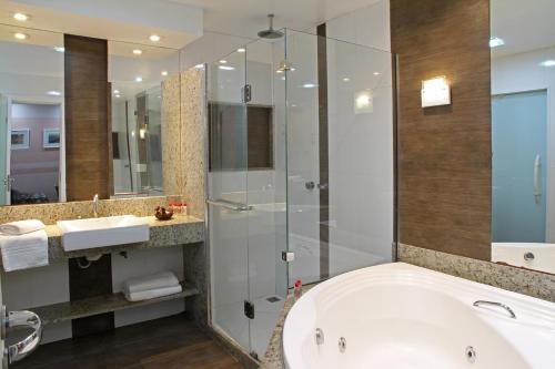 Malibu Palace Hotel in Cabo Frio