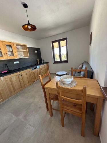 Pod Lovčí skálou (Pod Lovci skalou) in โมดราวา