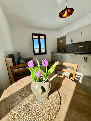 Pod Lovčí skálou (Pod Lovci skalou) in โมดราวา