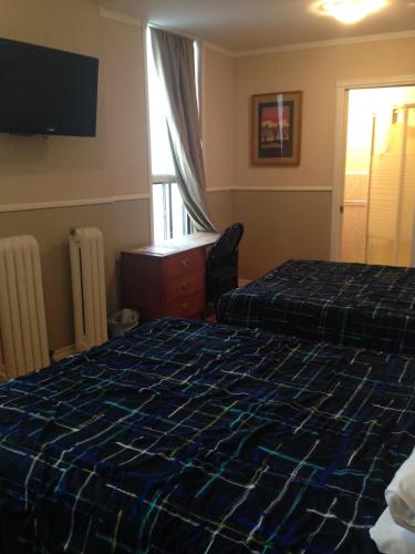 Double Room with Two Double Beds with Private Bathroom