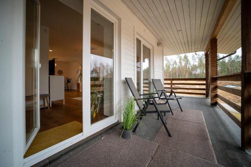 Erkély/terasz, Lahemaa Apartment with Sunny Balcony near Viru Bog in Kolga