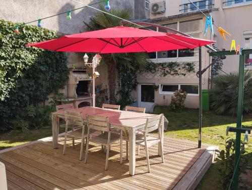 Loue une partie de notre maison avec jardin pour 6 personnes