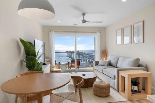 Oceanside Oasis Oceanfront with Pool and Elevator