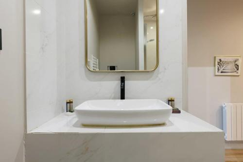 Cosy apartment - 4BR/12P - Canal Saint-Martin - main image
