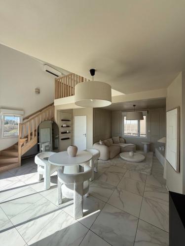 Maison sur le toit élégante & lumineuse – khách sạn tại Colomiers