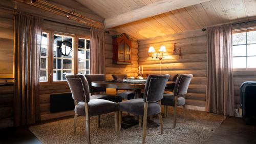 Cozy, modern log cabin in Трисил