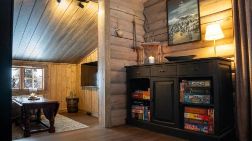 Cozy, modern log cabin in Трисил