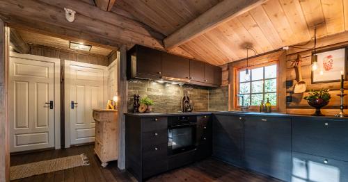 Cozy, modern log cabin in Трисил