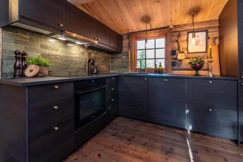 Cozy, modern log cabin in Трисил