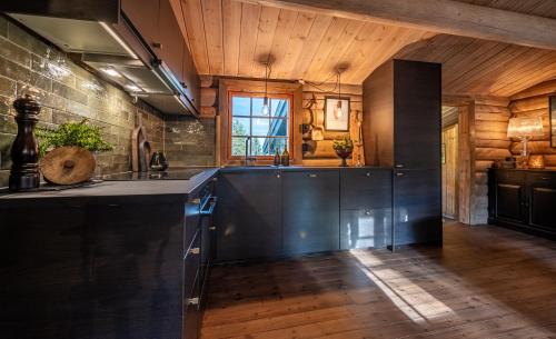Cozy, modern log cabin in Трисил