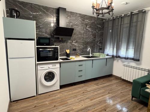 Kitchen, Suena Toledo- Apartamentos turisticos con piscina in Vistahermosa