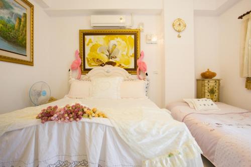 1 king bed, 1 sofa bed