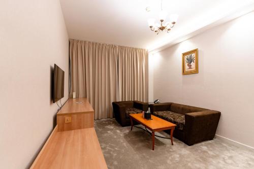 Luxe Grand Hotel - image 8