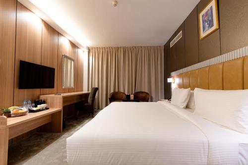 Luxe Grand Hotel - image 5
