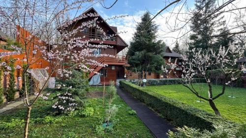 Pensiunea Casa Verde Bucuresti Room Type - Triple Room with Balcony