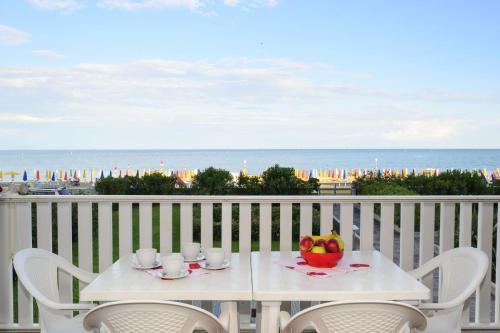 Equipped flat with garden and pool