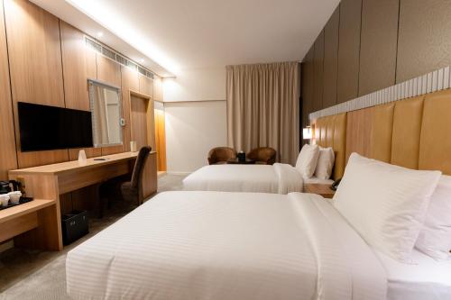 Luxe Grand Hotel - image 12