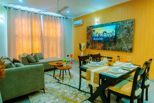 4R BnB Apt 1 Makongo after Mlimani City in Kigongo