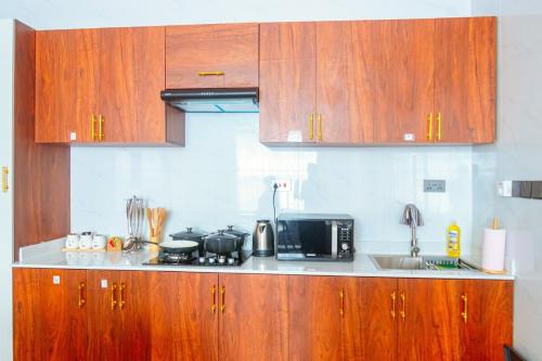 4R BnB Apt 1 Makongo after Mlimani City in Kigongo