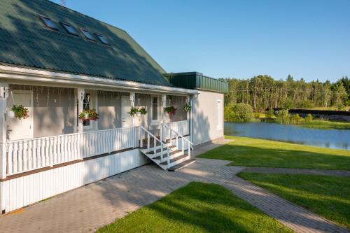 Luxury Waterfront Retreat with Panorama Room & Sauna at Sinso Talu in Rutikvere
