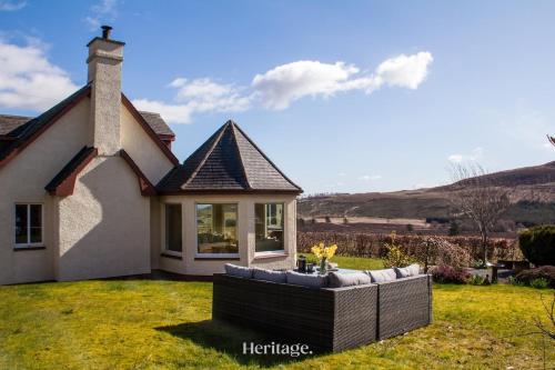 Little Balloch, Angus Glens in Брідженд оф Ліндразен