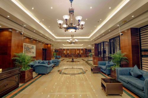 Luxe Grand Hotel - Lobby