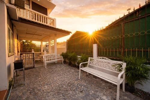 Abunawas Merry Inn at Walking Steer in Pattaya