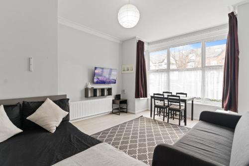 Cheerful Flat In Moseley With Free Parking in King's Heath