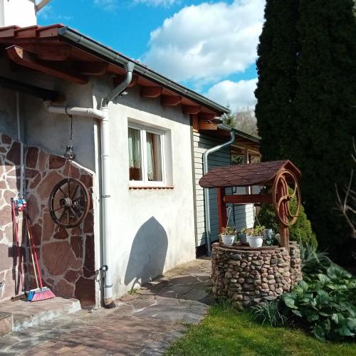 Dom - 4 pokoje - przy granicy, nad rzeką Nysą (Dom z rustykalna dusza- 4 pokoje - dla 8 - 9 osob, przy granicy, nad rzeka Nysa, z salonem kuchnnym,) in Chlebice