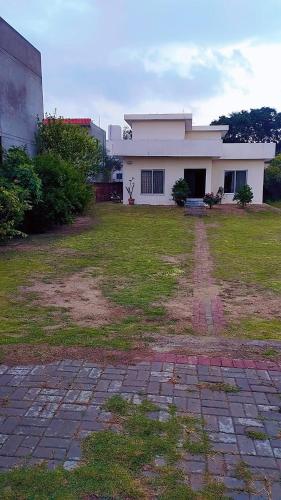 Peace farm & villa lahore, Hīr