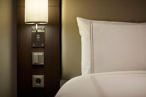 Premier Inn Frankfurt Messe - image 9