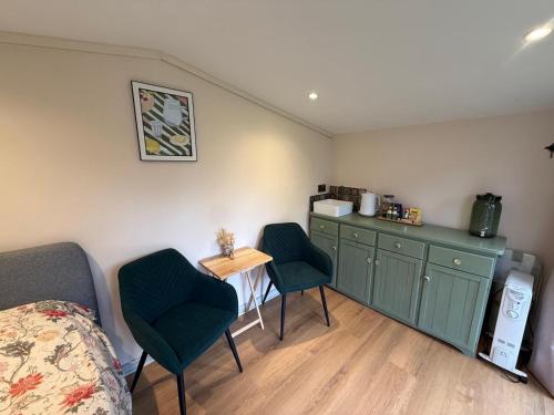 設施, Tiny home OR Chalet - with toilet & shower room in separate outbuilding in 蓋德靈