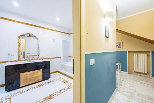 Luxury Toledo 22 by Napoliapartments - image 2