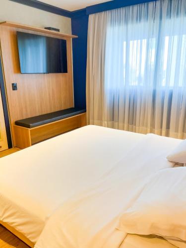 1 double bed, 1 sofa bed
