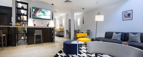 Livris Hotel - image 10