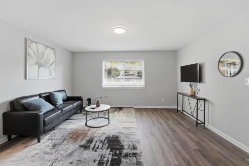 2BR2BA Perfect for Traveling Nurses Near Duke in 瑟沃德萊夫