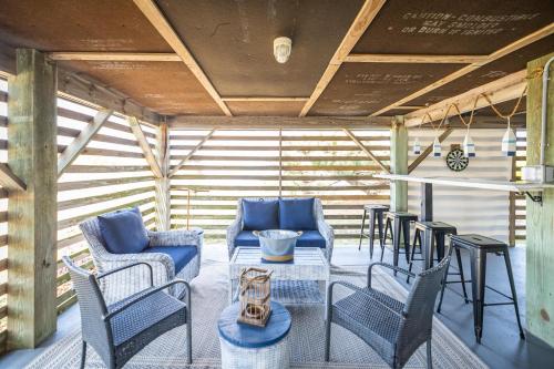 Modern 3rd Row Cottage Hot Tub and Pet Friendly in Kitty Hawk (NC)