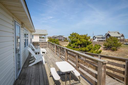 Modern 3rd Row Cottage Hot Tub and Pet Friendly in Kitty Hawk (NC)