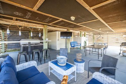 Modern 3rd Row Cottage Hot Tub and Pet Friendly in Kitty Hawk (NC)