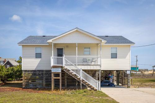 Modern 3rd Row Cottage Hot Tub and Pet Friendly in Kitty Hawk (NC)